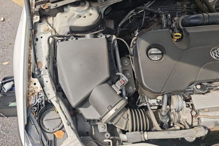Used Buick Regal 2017 20T Elite Edition Engine Bay Right