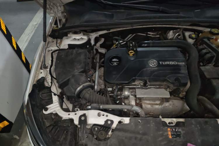 Used Buick Regal 2017 20T Elite Edition Engine Bay Right