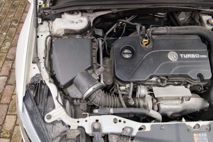 Used Buick Regal 2017 20T Luxury Model Engine Bay Right