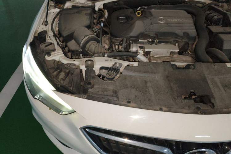Used Buick Regal 2017 20T Elite Edition Engine Bay Right