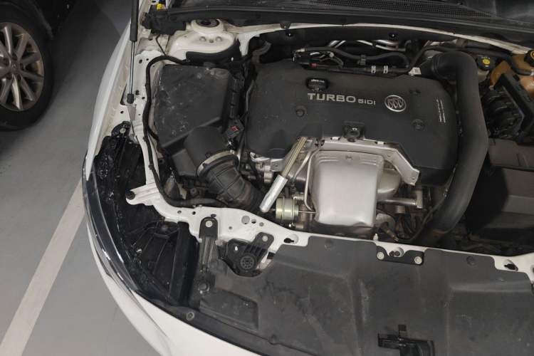 Used Buick Regal 2017 28T Luxury Edition Engine Bay Right
