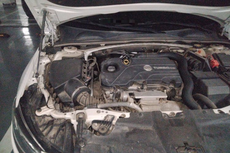Used Buick Regal 2017 20T Luxury Model Engine Bay Right