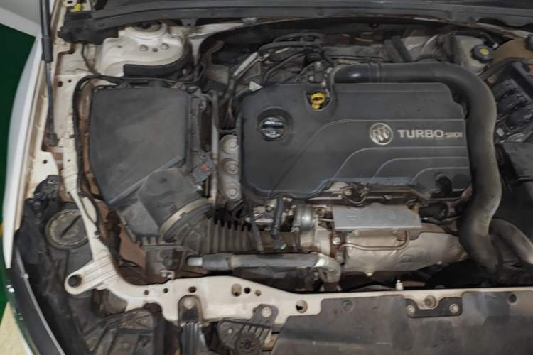 Used Buick Regal 2017 20T Elite Edition Engine Bay Right