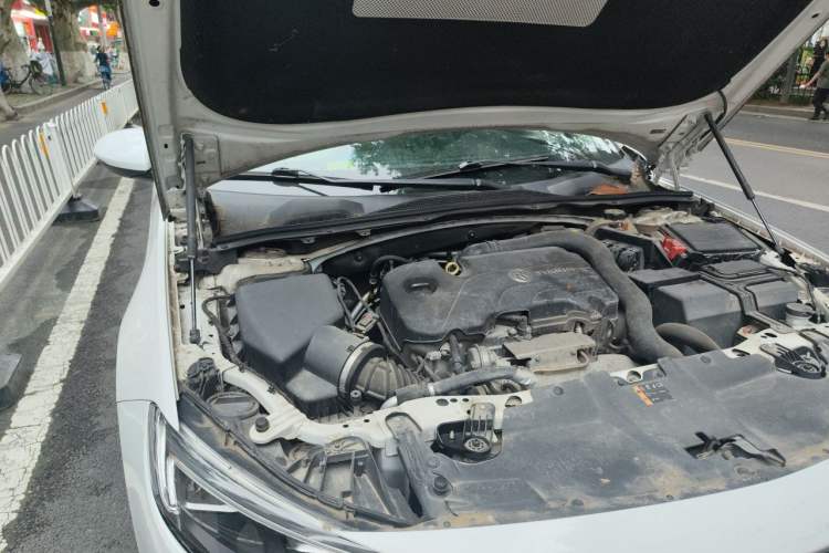 Used Buick Regal 2017 20T Elite Edition Engine Bay Right