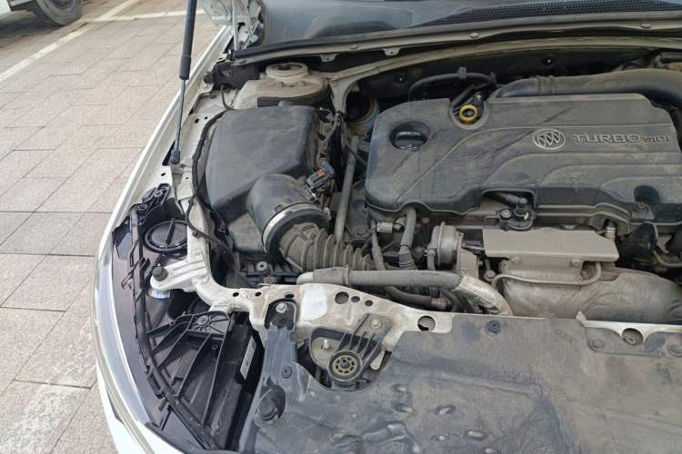 Used Buick Regal 2017 20T Elite Edition Engine Bay Right