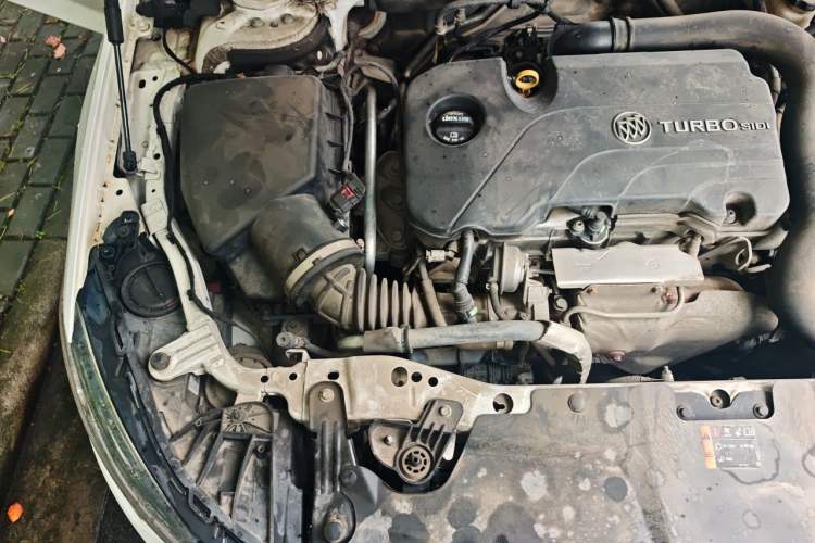 Used Buick Regal 2017 20T Elite Edition Engine Bay Right