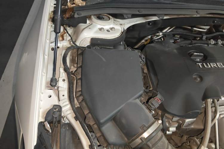 Used Buick Regal 2017 28T Luxury Edition Engine Bay Right