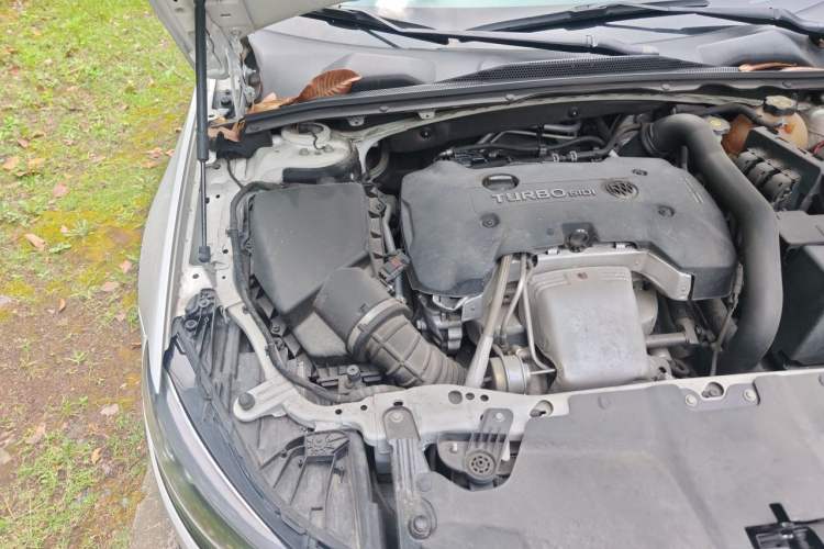 Used Buick Regal 2017 28T Luxury Edition Engine Bay Right