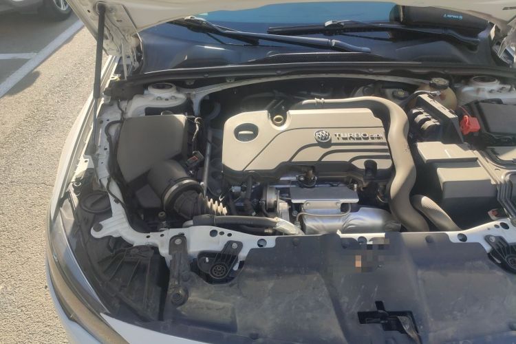 Used Buick Regal 2017 20T Elite Edition Engine Bay Right