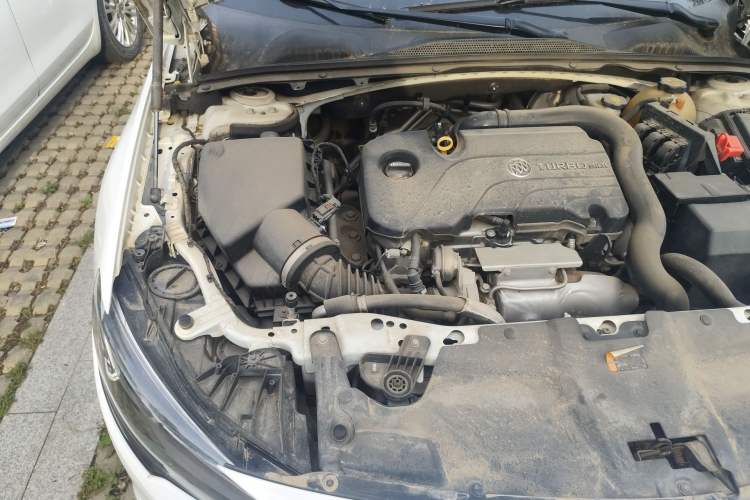 Used Buick Regal 2017 20T Elite Edition Engine Bay Right