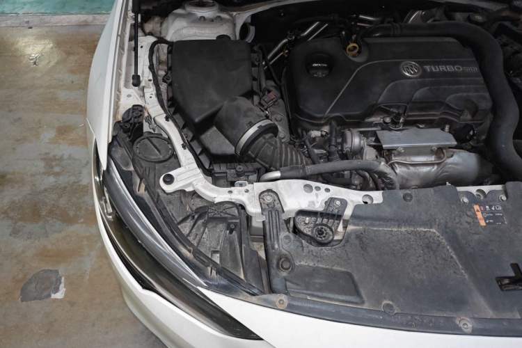 Used Buick Regal 2017 20T Elite Edition Engine Bay Right