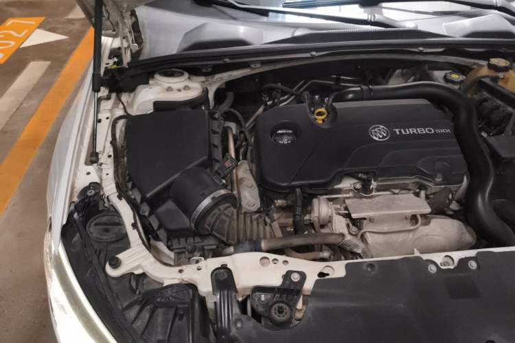 Used Buick Regal 2017 20T Elite Edition Engine Bay Right