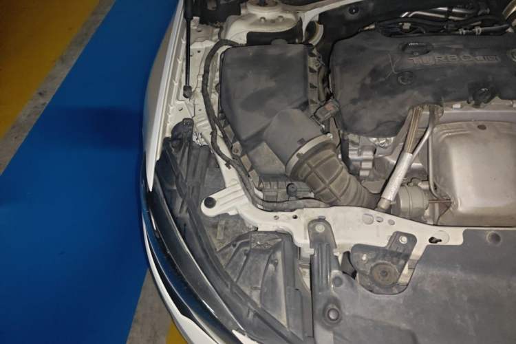 Used Buick Regal 2017 28T Luxury Edition Engine Bay Right