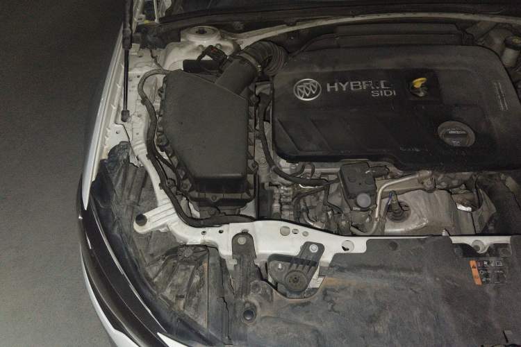 Used Buick Regal 2017 30H Luxury Version Engine Bay Right
