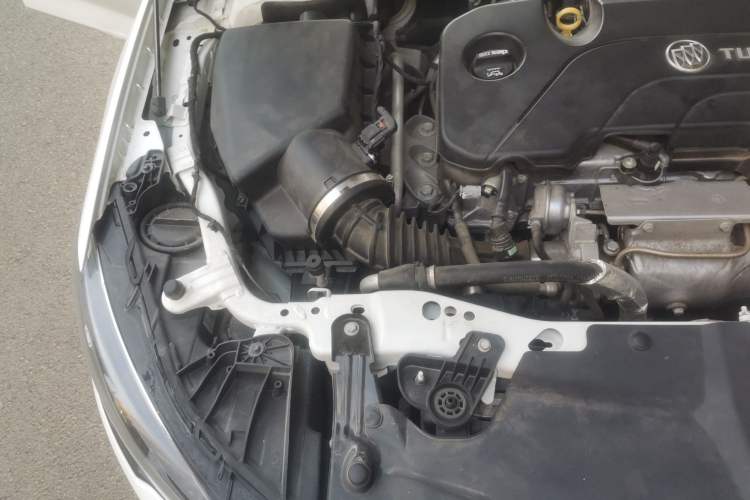 Used Buick Regal 2017 20T Elite Edition Engine Bay Right