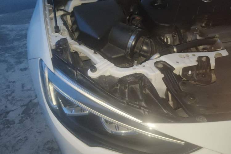 Used Buick Regal 2017 20T Luxury Model Engine Bay Right