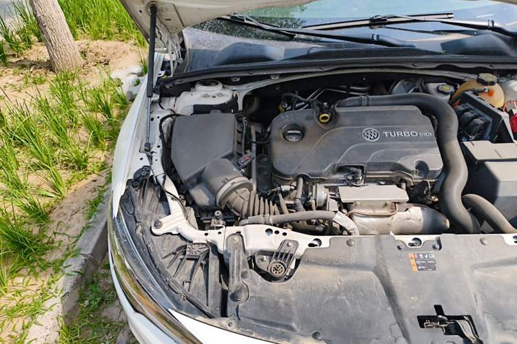 Used Buick Regal 2017 20T Luxury Model Engine Bay Right