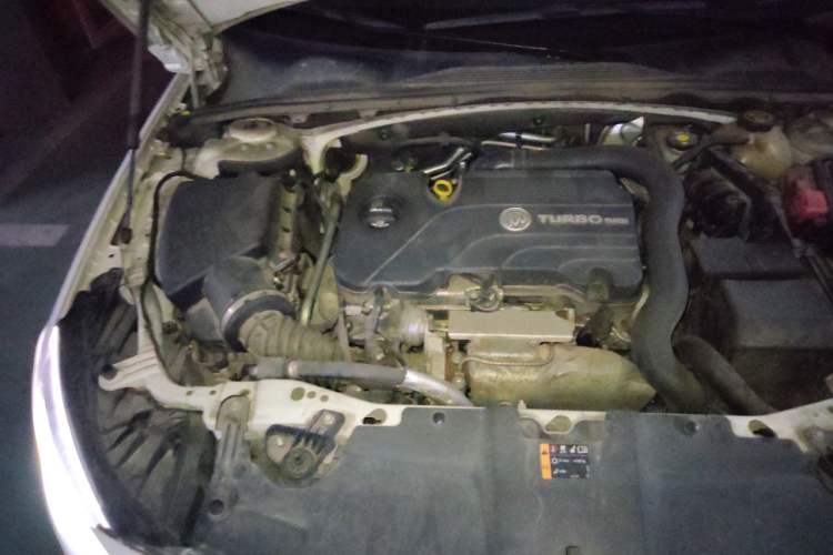 Used Buick Regal 2017 20T Luxury Model Engine Bay Right