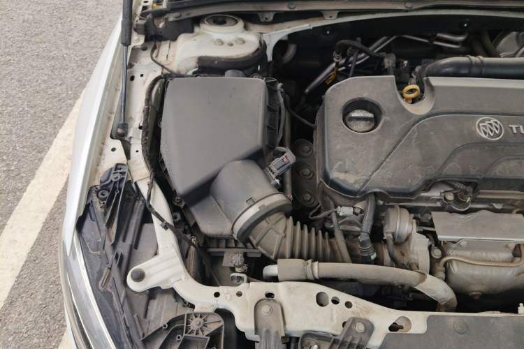 Used Buick Regal 2017 20T Luxury Model Engine Bay Right