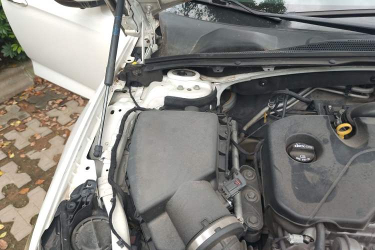 Used Buick Regal 2017 20T Elite Edition Engine Bay Right