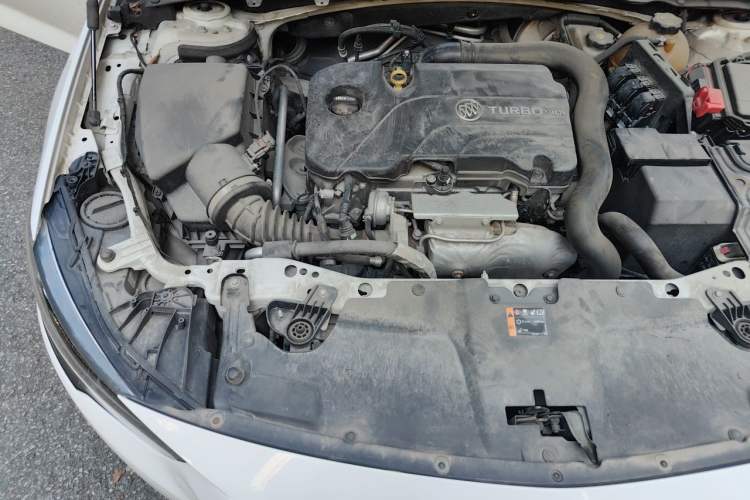 Used Buick Regal 2017 20T Elite Edition Engine Bay Right