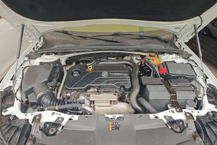 Used Buick Regal 2017 20T Elite Edition Engine Bay