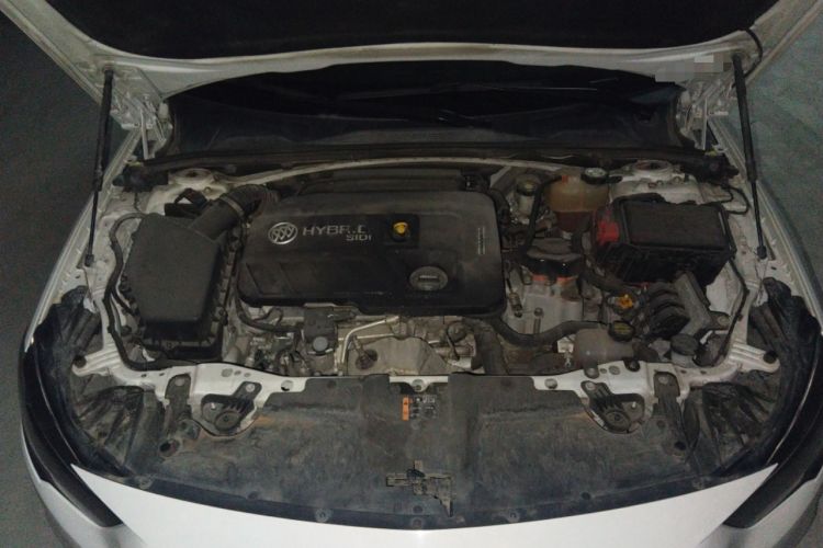 Used Buick Regal 2017 30H Luxury Version Engine Bay