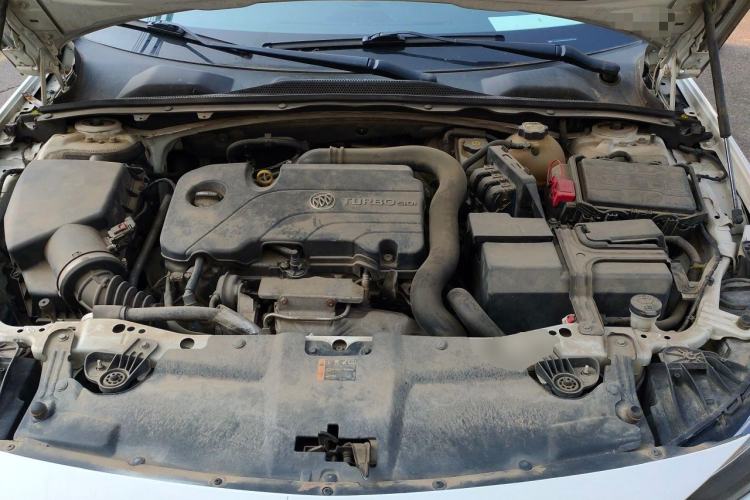 Used Buick Regal 2017 20T Elite Edition Engine Bay