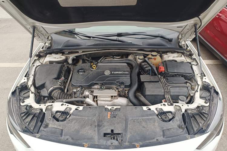 Used Buick Regal 2017 20T Elite Edition Engine Bay
