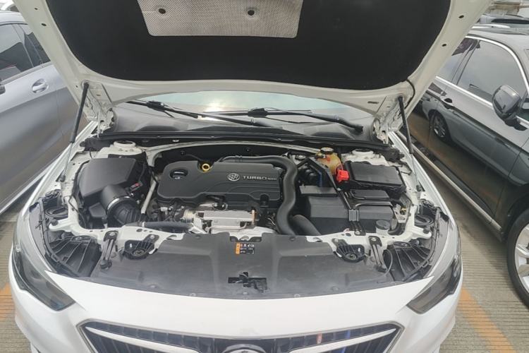 Used Buick Regal 2017 20T Elite Edition Engine Bay