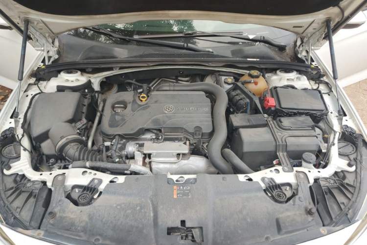 Used Buick Regal 2017 20T Elite Edition Engine Bay