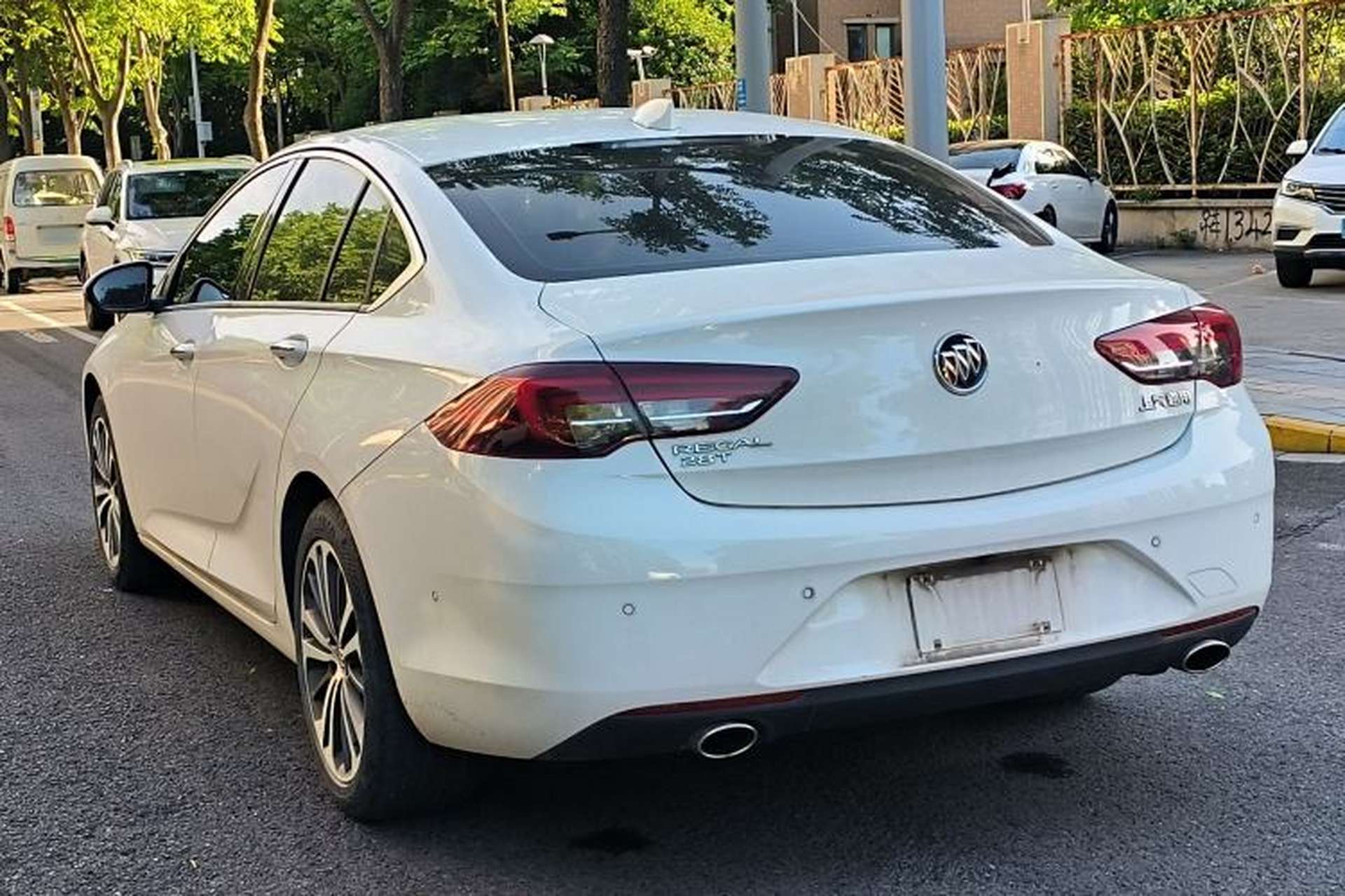 Used Buick Regal 2017 28T Luxury Edition Exterior 3