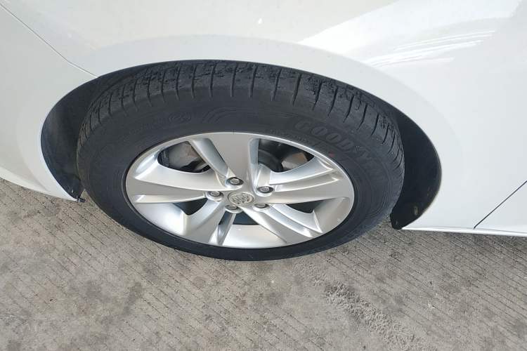 Used Buick Regal 2017 20T Luxury Model Exterior 4