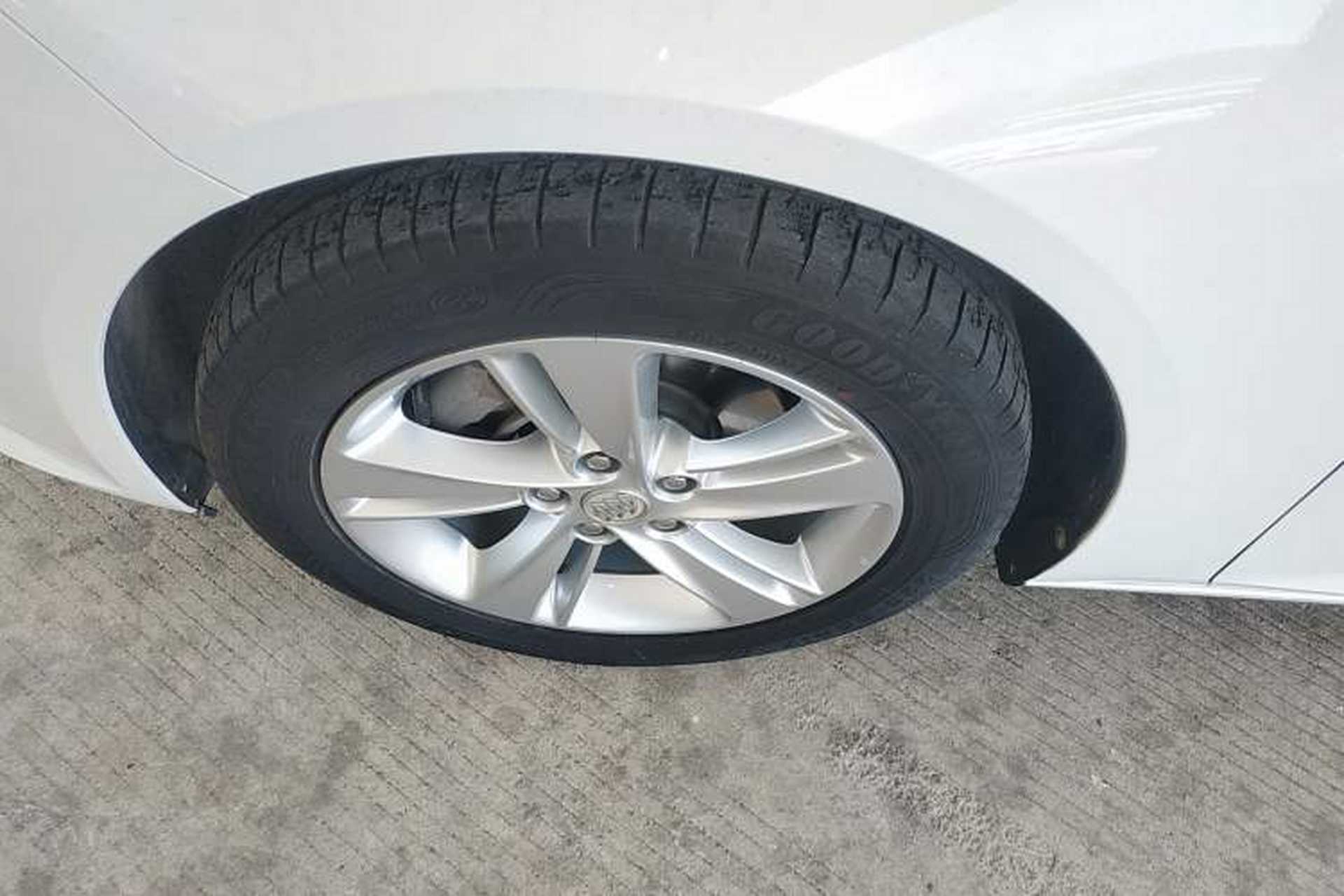 Used Buick Regal 2017 20T Luxury Model Exterior 4