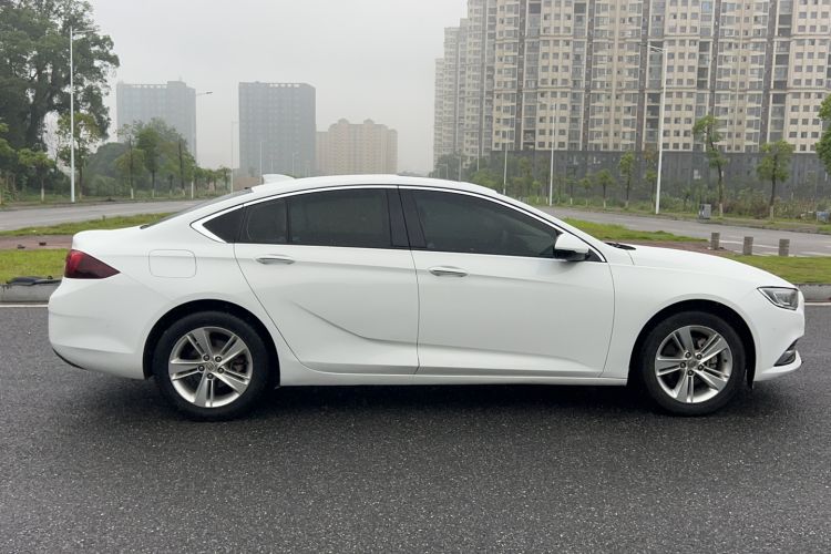 Used Buick Regal 2017 20T Luxury Model Exterior 4