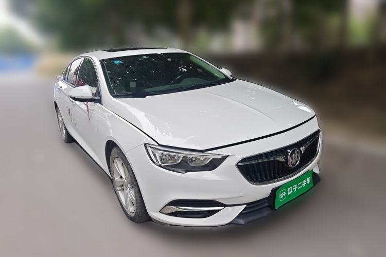 Used Buick Regal 2017 20T Elite Edition Front Right 45 Deg