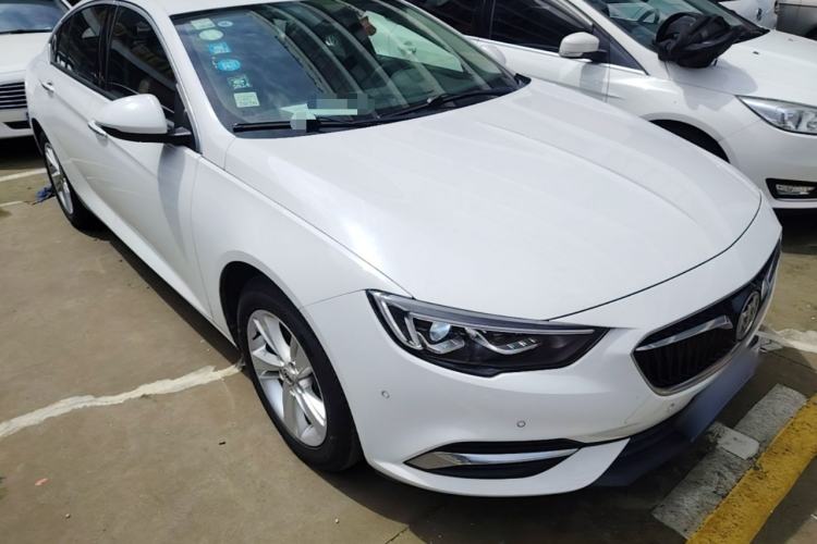 Used Buick Regal 2017 20T Luxury Model Front Right 45 Deg