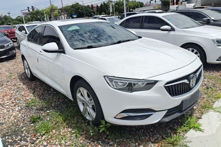 Used Buick Regal 2017 20T Elite Edition Front Right 45 Deg