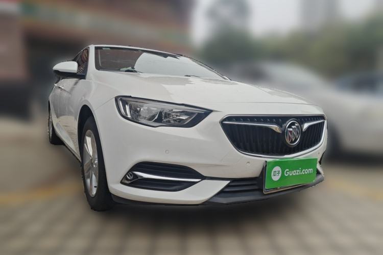 Used Buick Regal 2017 20T Elite Edition Front Right 45 Deg