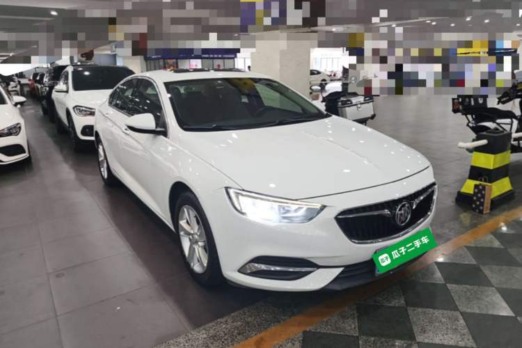 Used Buick Regal 2017 20T Elite Edition Front Right 45 Deg