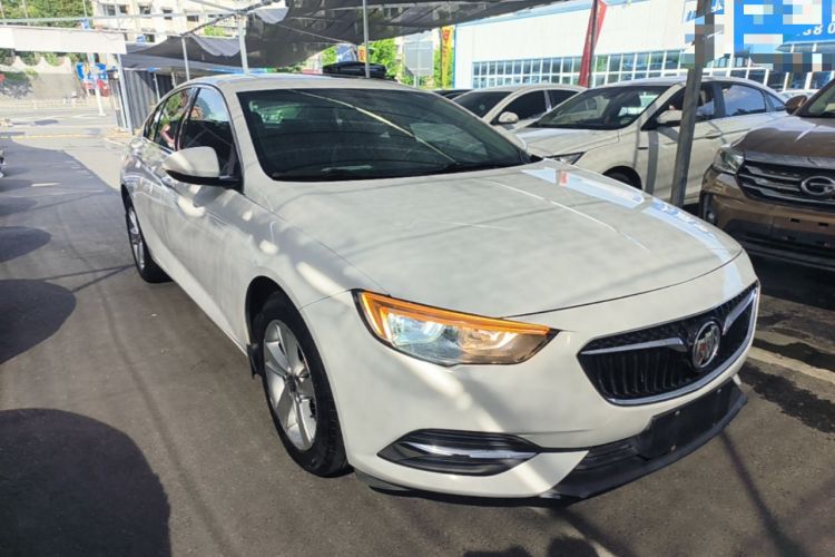 Used Buick Regal 2017 20T Elite Edition Front Right 45 Deg