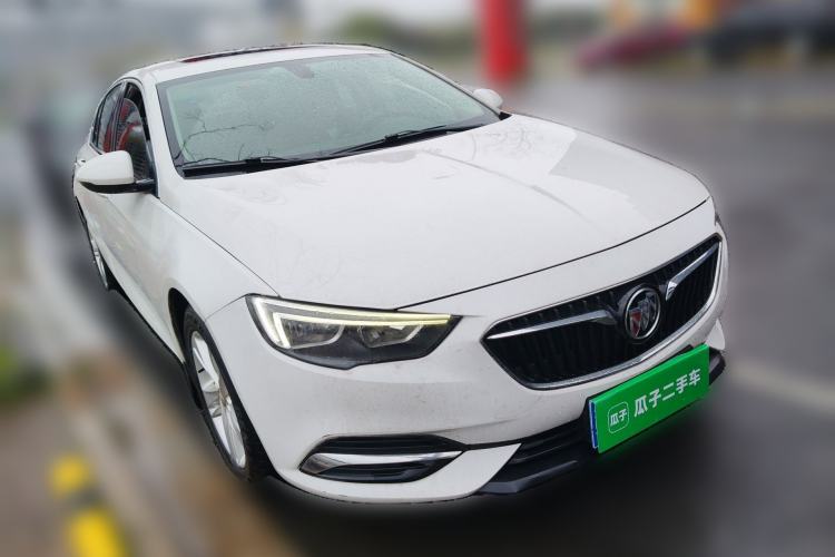 Used Buick Regal 2017 20T Elite Edition Front Right 45 Deg