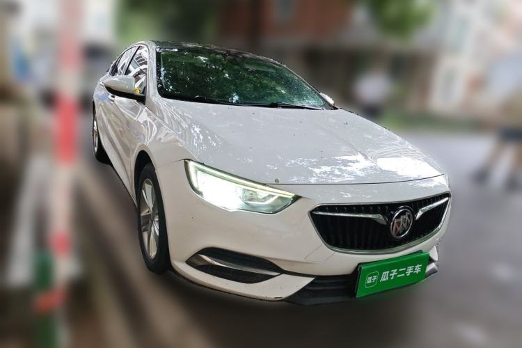Used Buick Regal 2017 20T Elite Edition Front Right 45 Deg