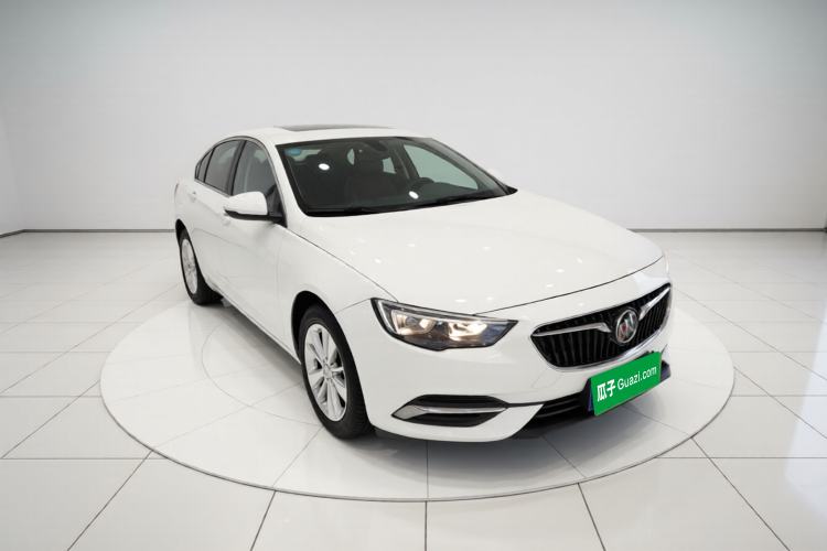 Used Buick Regal 2017 20T Elite Edition Front Right 45 Deg