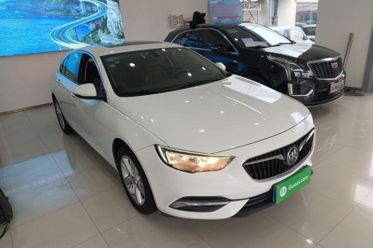 Used Buick Regal 2017 20T Elite Edition Front Right 45 Deg