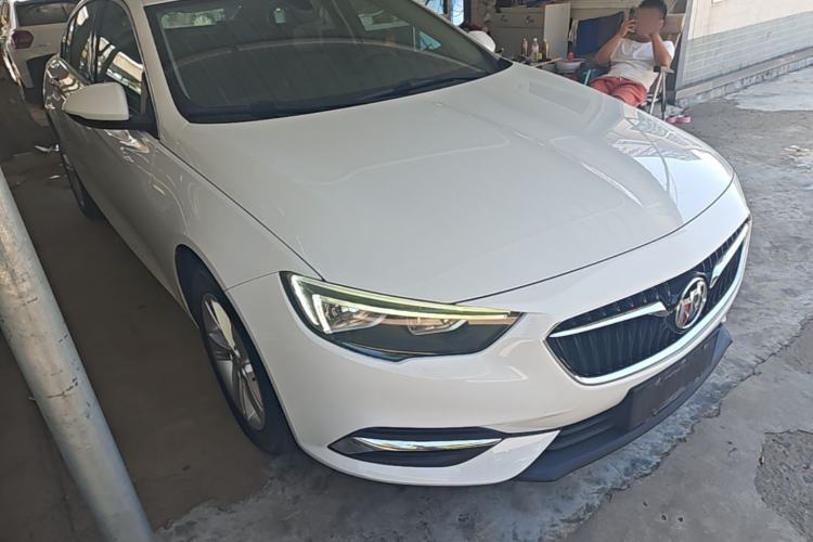 Used Buick Regal 2017 20T Elite Edition Front Right 45 Deg