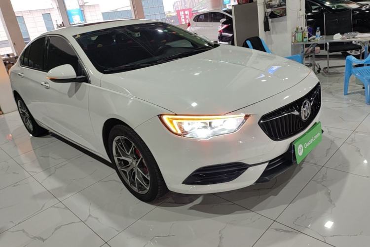 Used Buick Regal 2017 20T Elite Edition Front Right 45 Deg