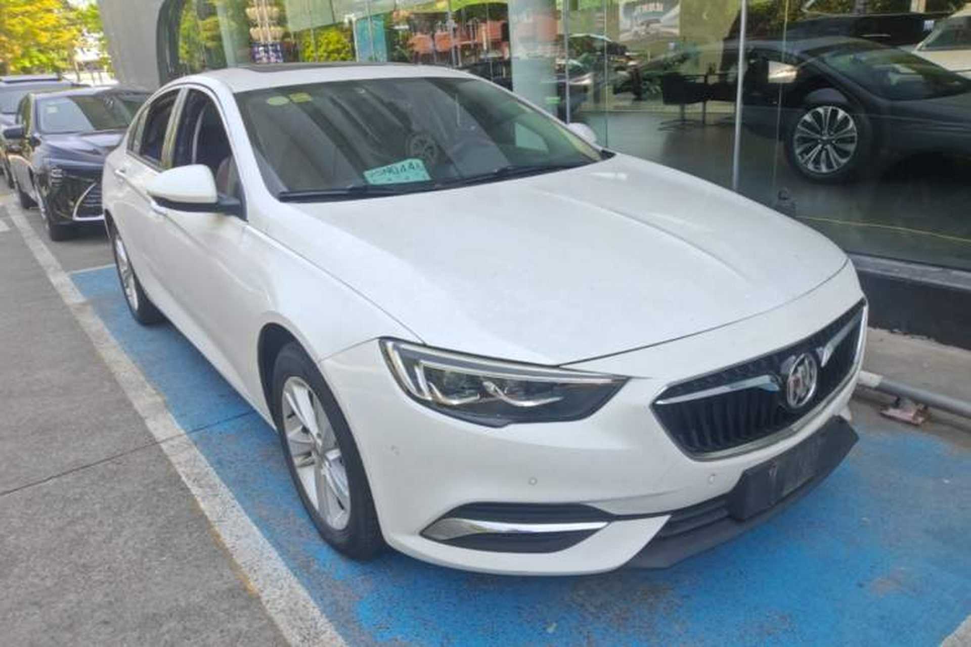Used Buick Regal 2017 20T Luxury Model Front Right 45 Deg