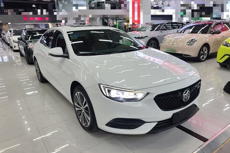Used Buick Regal 2017 28T Luxury Edition Front Right 45 Deg