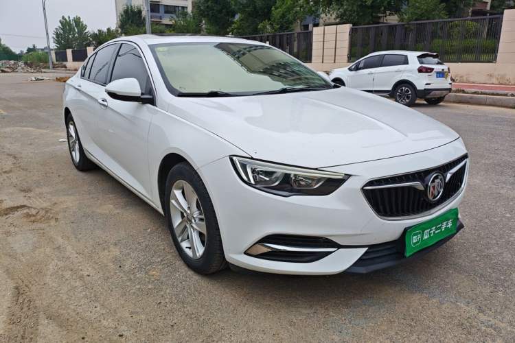 Used Buick Regal 2017 20T Elite Edition Front Right 45 Deg